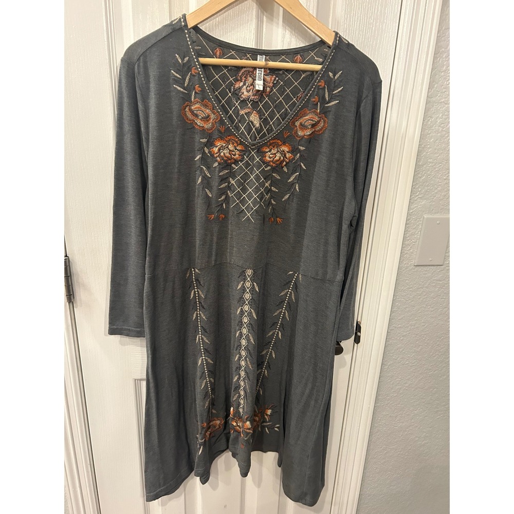 Mimi Moreno Dress Gray Floral Embroidered V-Neck Long Sleeve Boho Sharkbite Hem